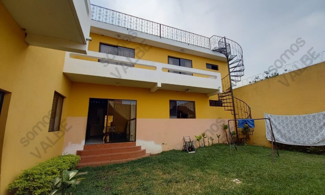 vendo Casa con apto. en San Cristobal blvd Pinares z8 mixco