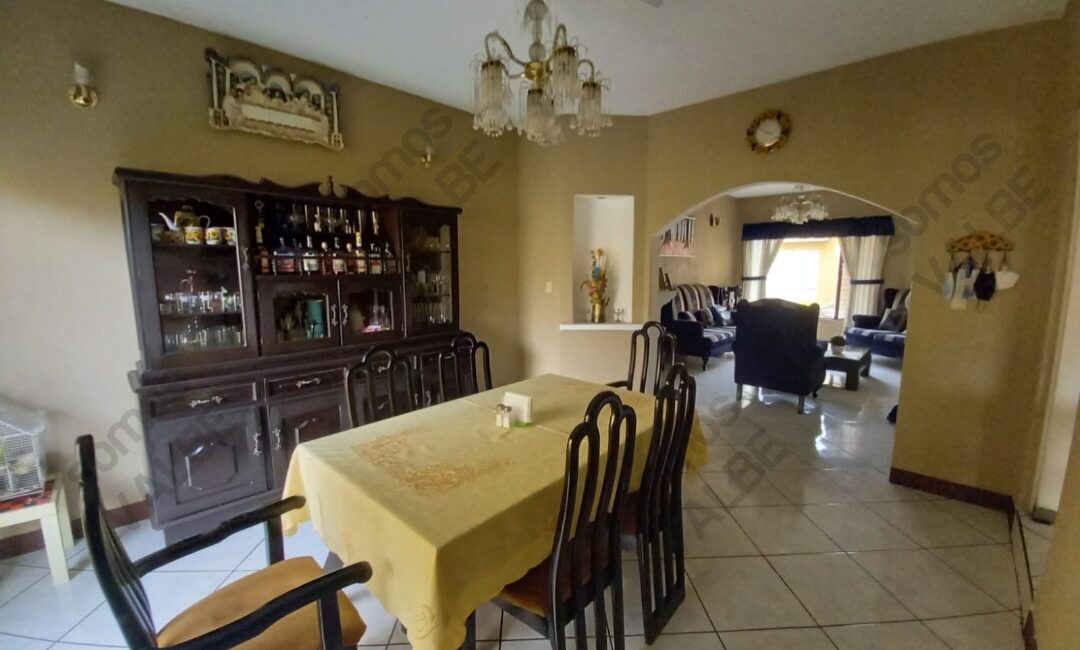 vendo Casa con apto. en San Cristobal blvd Pinares z8 mixco