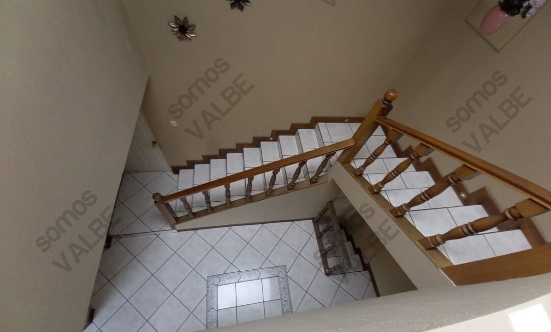 vendo Casa con apto. en San Cristobal blvd Pinares z8 mixco
