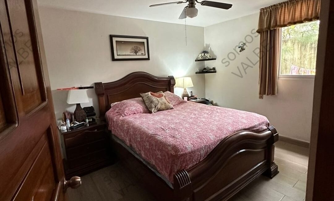 Casa en Residenciales Atlantida zona18
