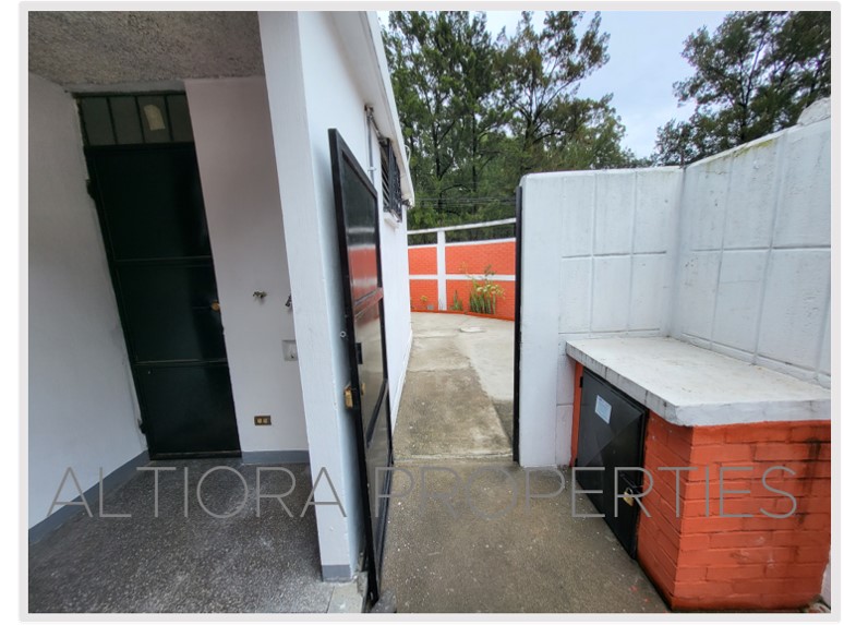 CASA EN VENTA ANILLO PERIFERICO ZONA 11