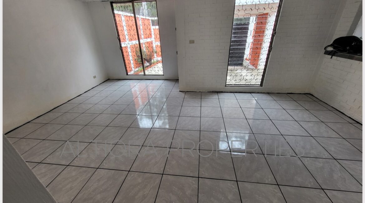 CASA EN VENTA ANILLO PERIFERICO ZONA 11