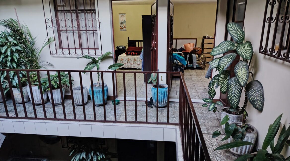 Amplia Casa Familiar 8 Habitaciones en Venta | Pinares de Llano Largo, Guatemala